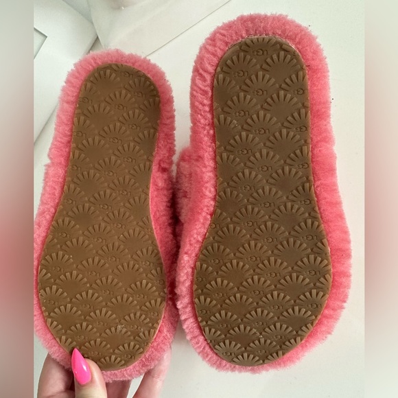 Kids FLUFF YEAH Uggs - Picture 3 of 3